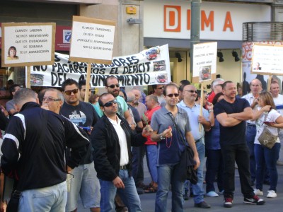 Treballadores de TMESA, protesta exigint responsabilitats a l'Ajuntament. (Foto: PV)