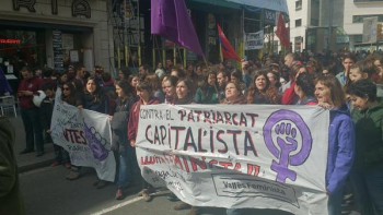 Bloc de Vallès Feminista a la manifestació de Barcelona, baixant les Rambles. Foto: Vallès Feminista