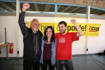 Oriol Vicente, Maria Sirvent i Bernat Chueca al final de l'assemblea oberta. Foto PV
