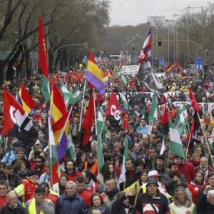 Desenes de milers ompliren els carrers del centre de Madrid