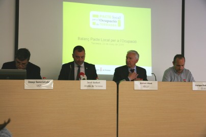 Josep Santcristòfol (UGT), l'alcalde Jordi Ballart, Antoni Abad (CECOT) i Enrique Rodríguez (CCOO). Foto PV