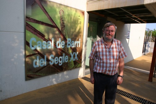 Salvador Pérez, actiu militant de l'AAVV del Segle XX des de l'any 1977, a la porta del Casal. Foto: PV
