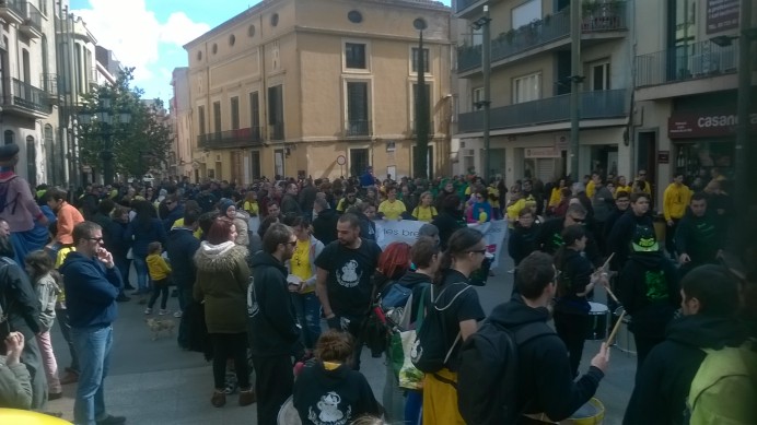 Concentració al Raval davant l'Ajuntament. Foto PV