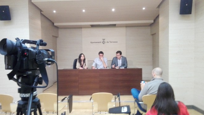 Maria Sirvent, Xavi Matilla i Isaac Albert durant la roda de premsa a l'Ajuntament. Foto PV