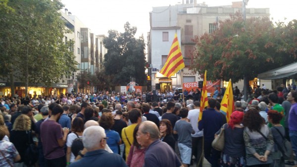 Debat sobre el referèndum a la plaça Vella, 8 de setembre. Foto F.