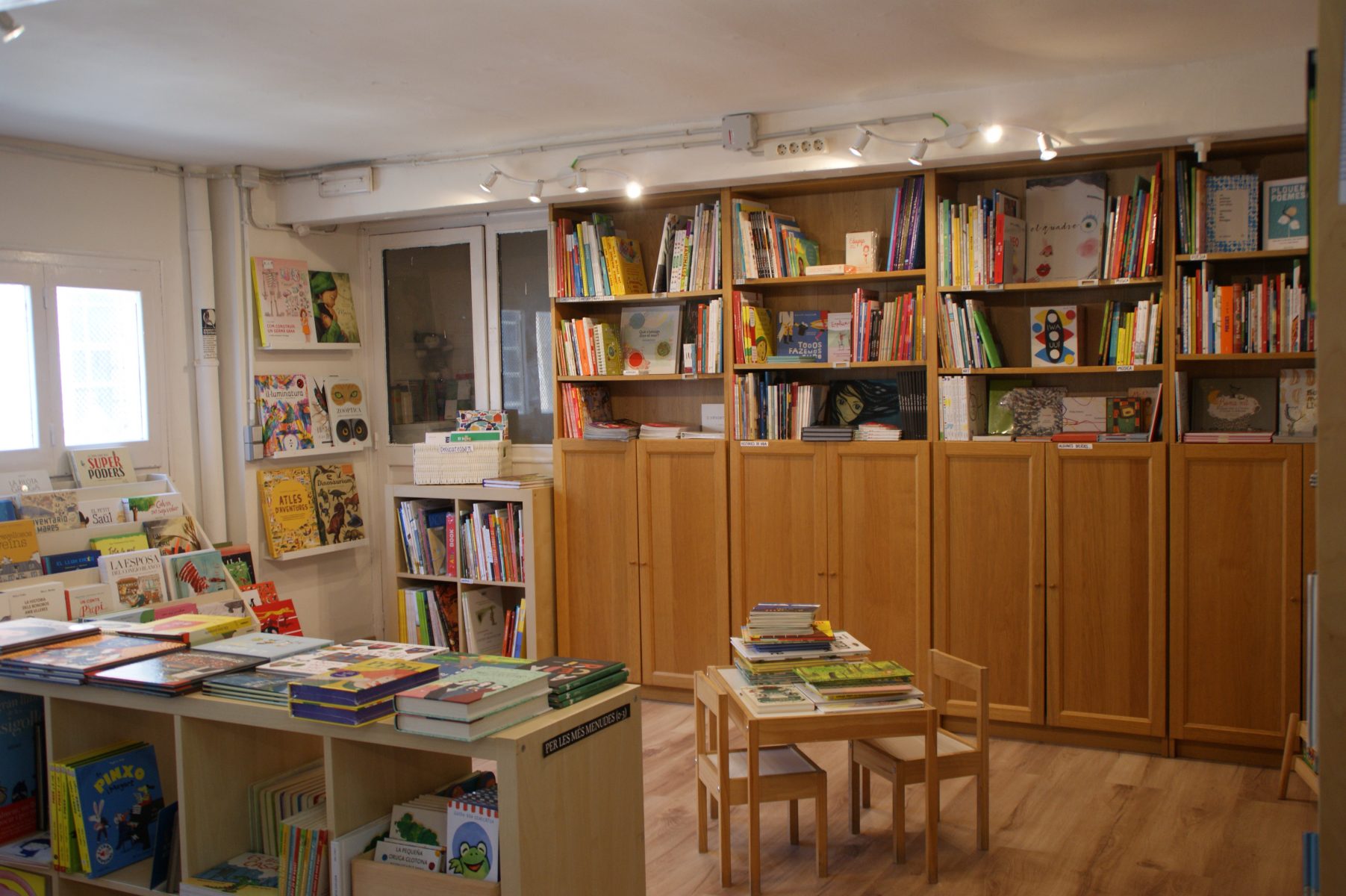 Nou espai per als infants Llibreria Synusia